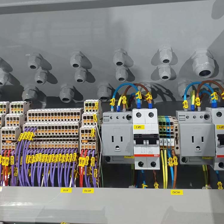 Shouke samler og ledninger elektriske kontrolskabe