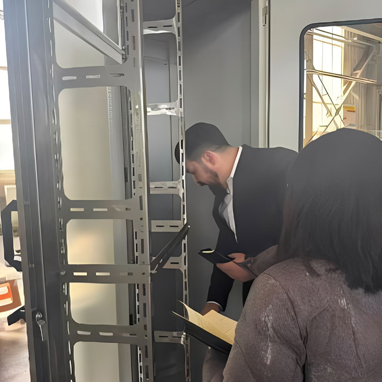 SKYT byder britisk kunde velkommen til prøveaccept, sikrer bulkordre og fremtidigt samarbejde